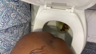 Ebony taking a dump - video 2, ScatKings.com Scat Porn 8 ScatKings.com Scat Porn
